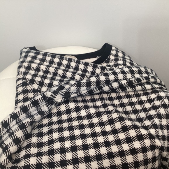 𝐁𝐥𝐚𝐜𝐤 𝐚𝐧𝐝 𝐰𝐡𝐢𝐭𝐞 𝐜𝐡𝐞𝐜𝐤𝐞𝐫𝐞𝐝 𝐣-𝐜𝐫𝐞𝐰 𝐬𝐰𝐞𝐚𝐭𝐞𝐫 - Picture 7 of 7